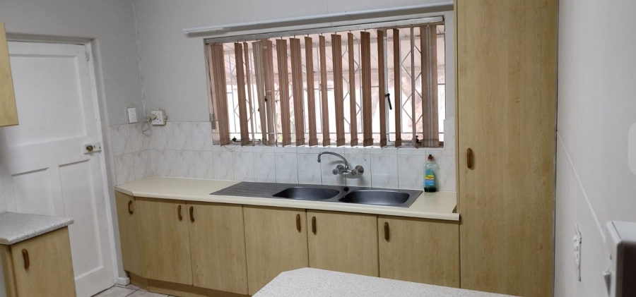 To Let 4 Bedroom Property for Rent in Thornton Western Cape